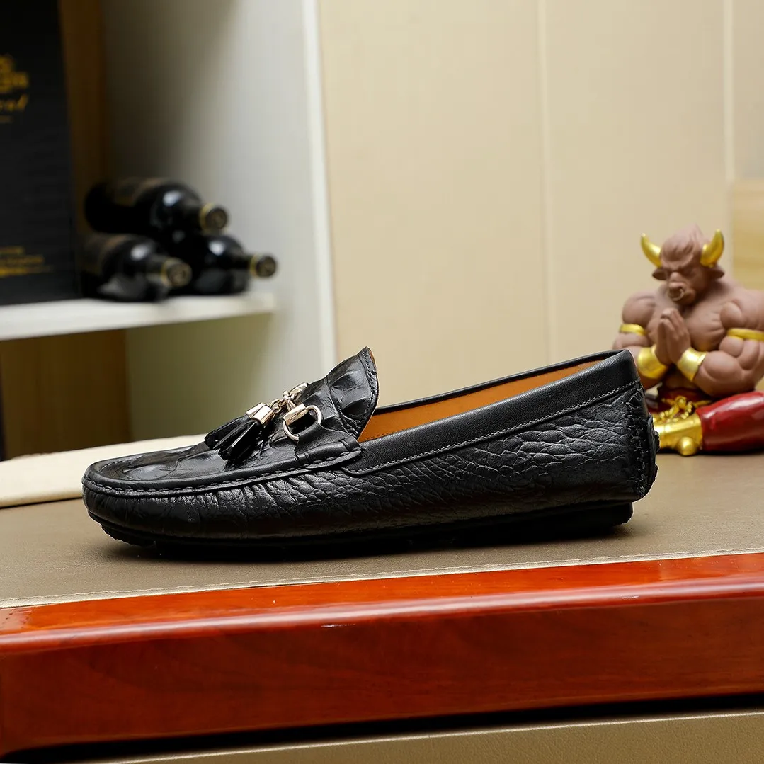 Men's shoes💰360💰🕷🕷️【 GUCCI 】Gucci's best-selling trendy men's casual slip-on shoes 🇨🇳Official website original 1:1 mold 💯Original quality, fine workmanship ☘Fashionable and versatile, perfect shape, comfortable on the feet 🍓Trendy men's recommended model, imported cowhide on the top layer 🎋High-quality pigskin lining, rubber wear-resistant and non-slip outsole, high-end atmosphere, worth owning 🍉Optional 38-44